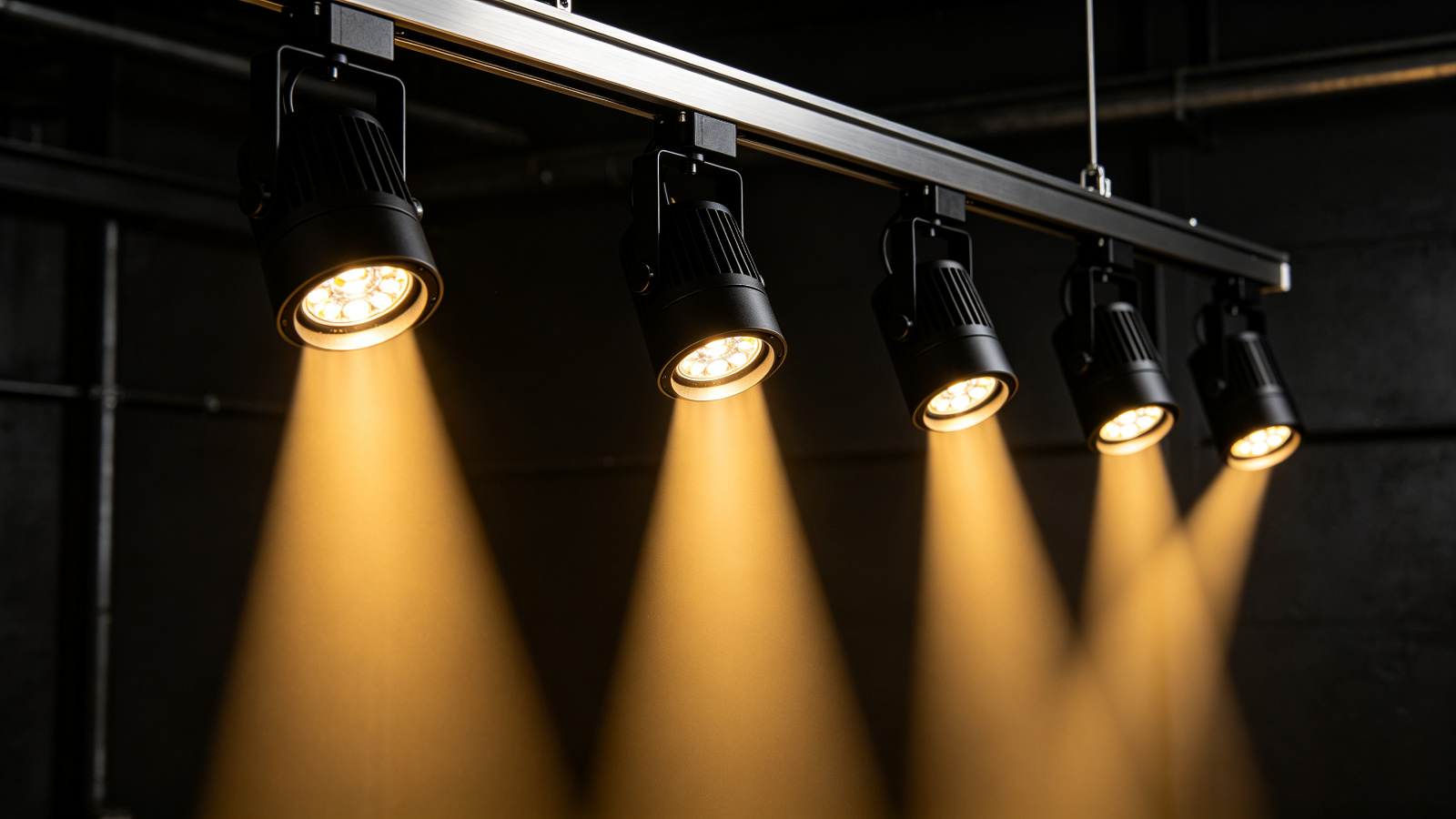 锐光光电 LED 轨道射灯产品阵列