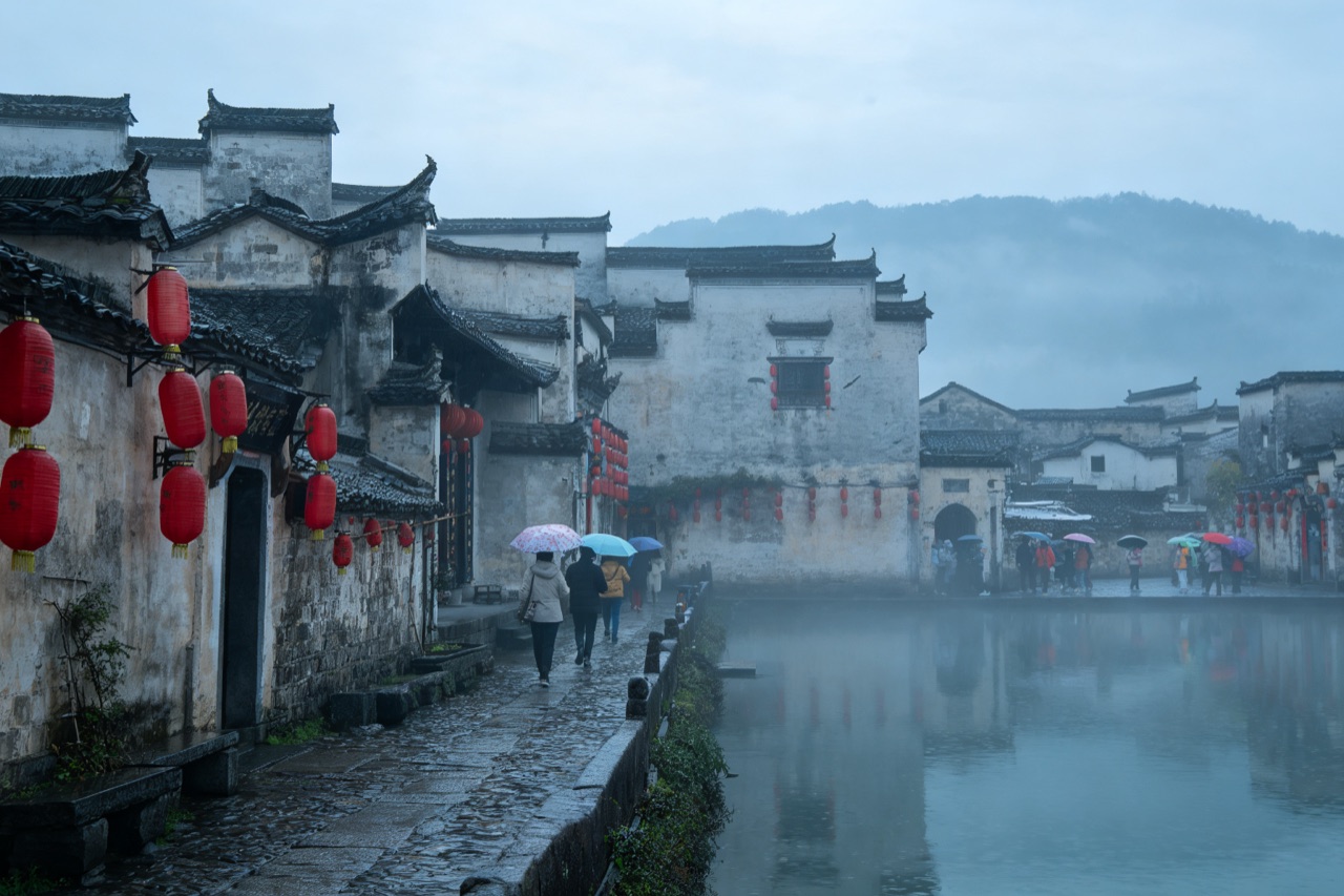 徽州故里古村落雨景